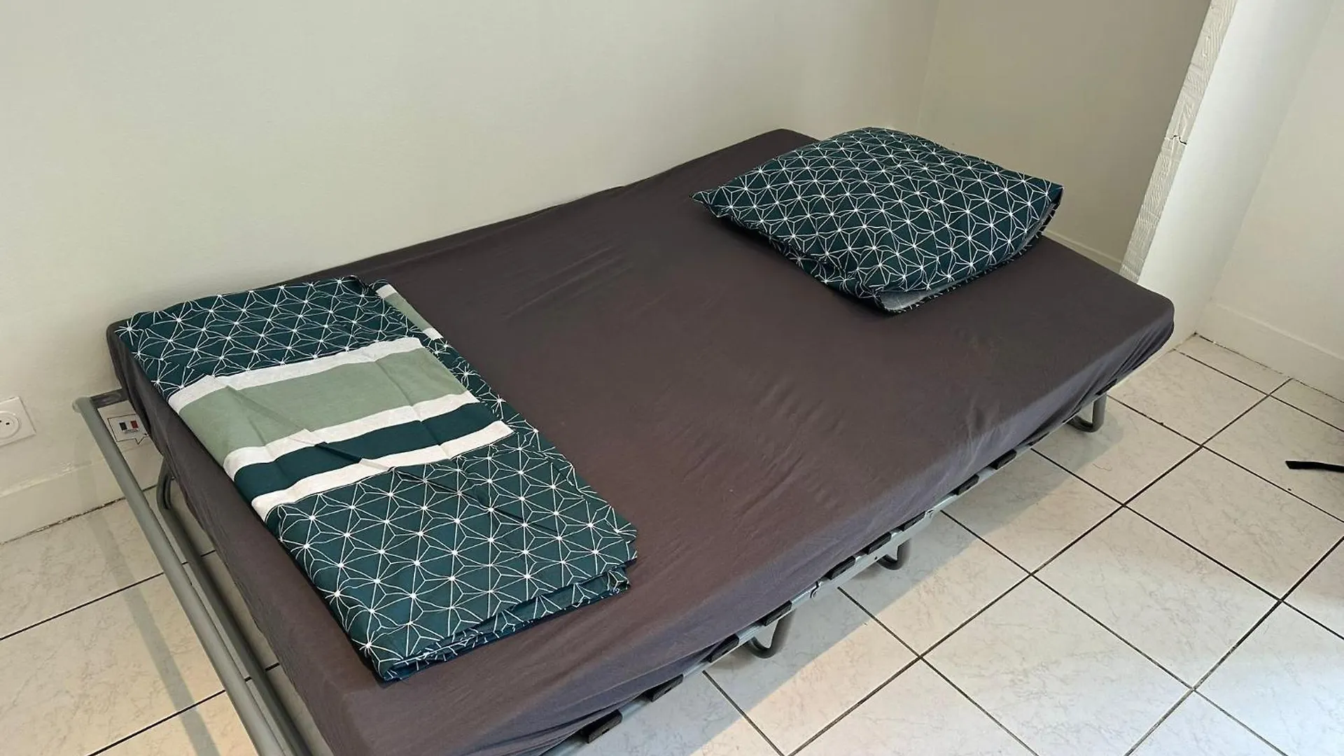 One Bed In Shared Room - Chambre Partagee Marseille